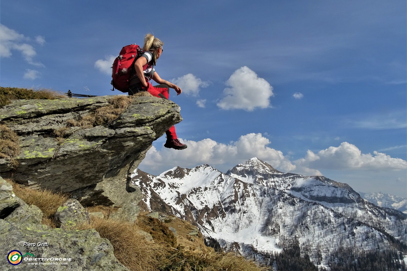 38 ...e posiamo sul roccione con vista sul Monte Cavallo.JPG